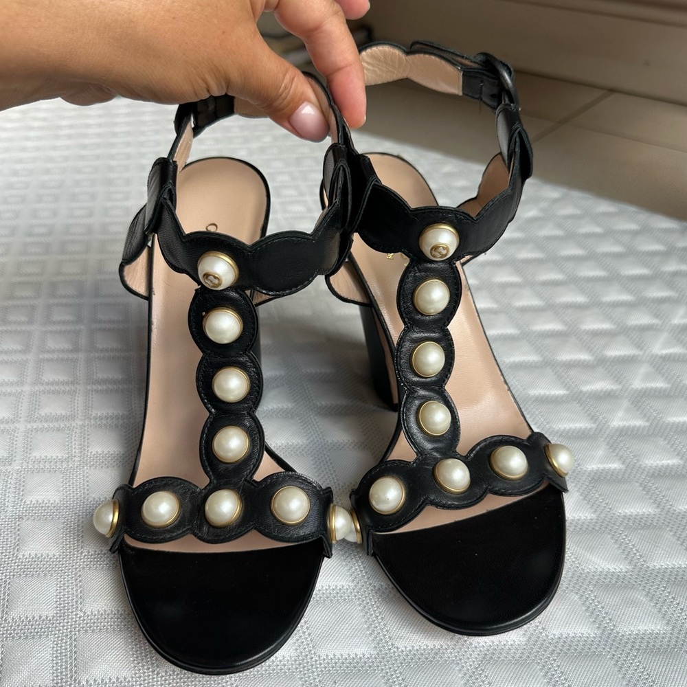 GUCCI women’s Nappa Willow Pearl T-Strap Sandals 37 Black - Picture 2 of 11